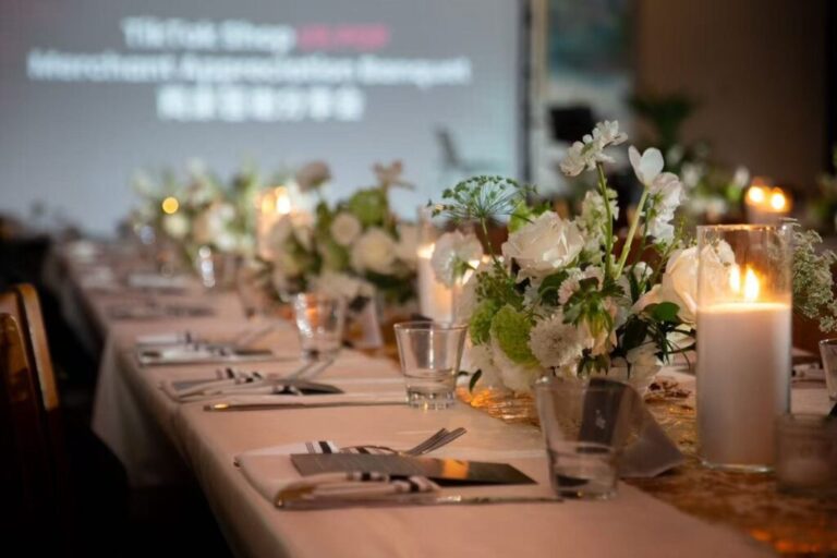 Elegant Event Setup & Table Arrangement