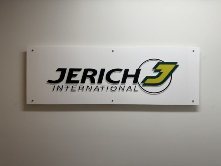 Jerich – Crystal Letter White Acrylic Sign