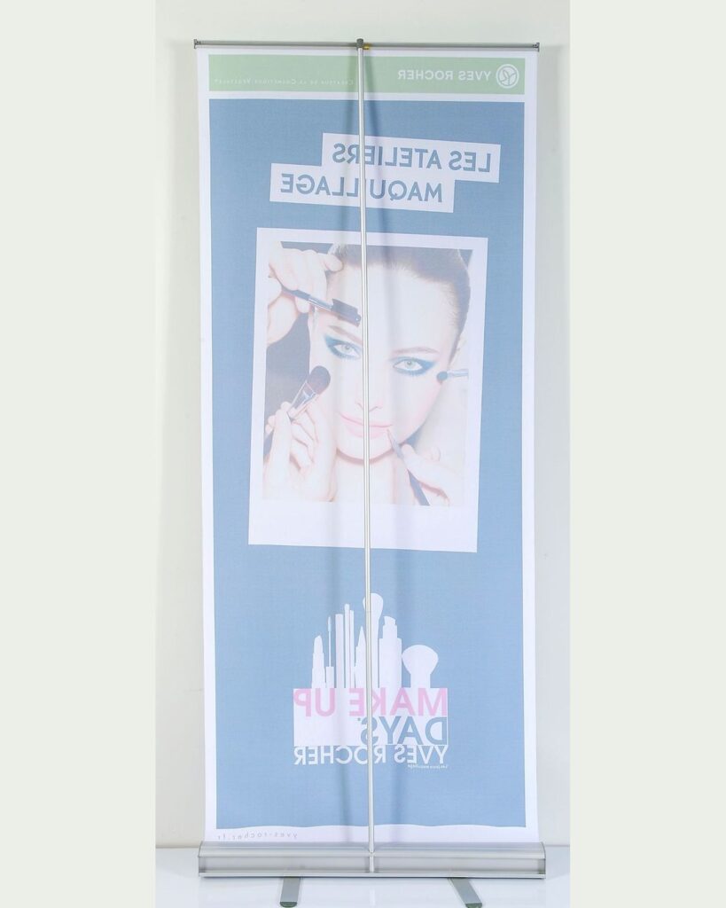 Retractable banner stand, back view with support pole