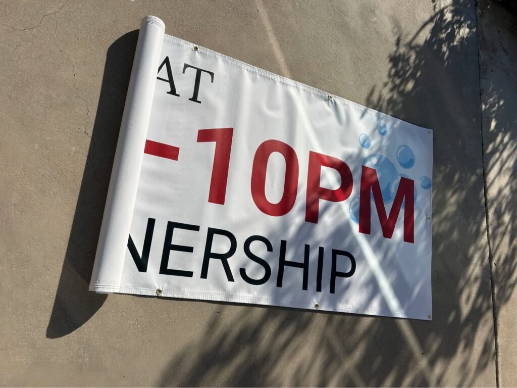 Vinyl banner corner with metal grommet
